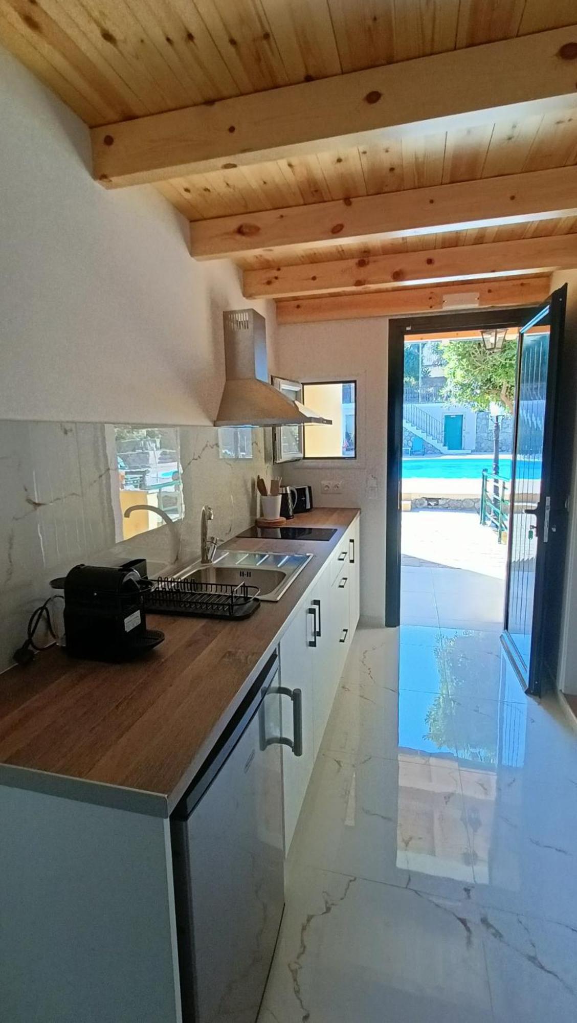 Apartment Aphrodite & Pool